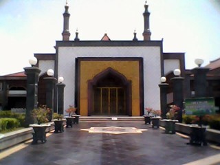 Masjid Raya At-Taqwa Cirebon (wikipedia.com)